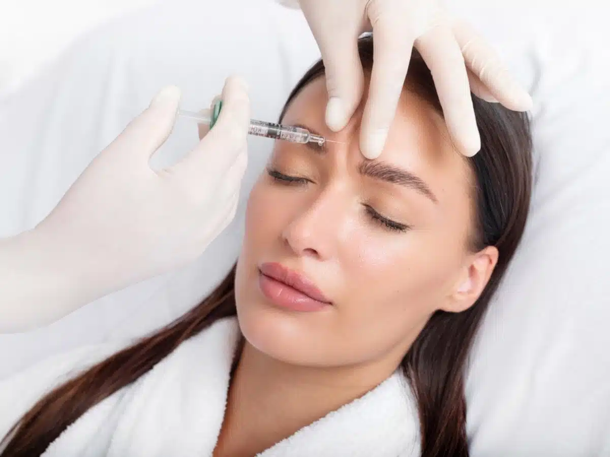 Young,Woman,Recieving,Injection,Of,Anti-aging,Botox,Filler,To,Forehead